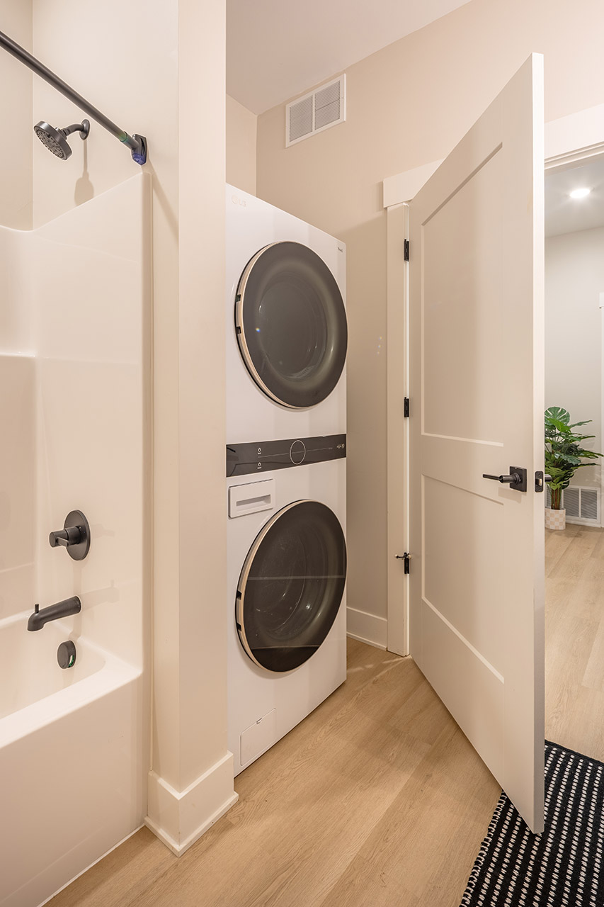 https://www.liveprospectflats.com/wp-content/uploads/2025/07/Fishbeck-Moxie-Prospect-Flats-JUL2025-12-001.jpg